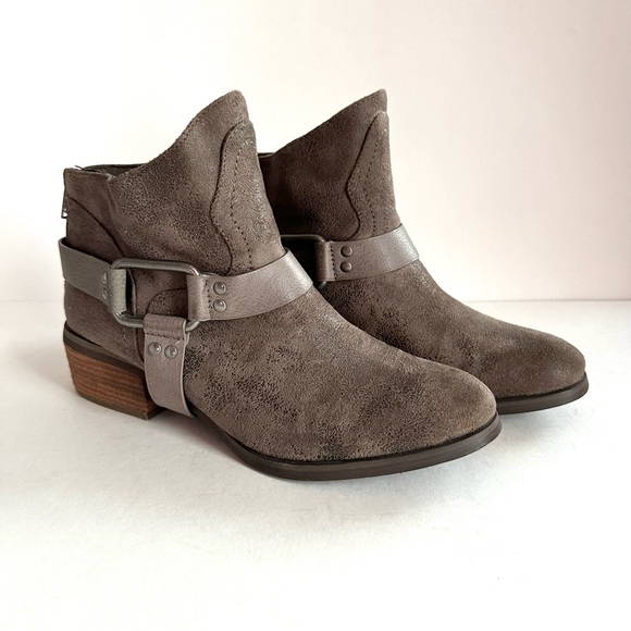 NOT RATED FINCH BOHO RODEO DISTRESSED SLOUCHY HARNESS ANKLE BOOTIE IN TAUPE Sz10 - Picture 4 of 14